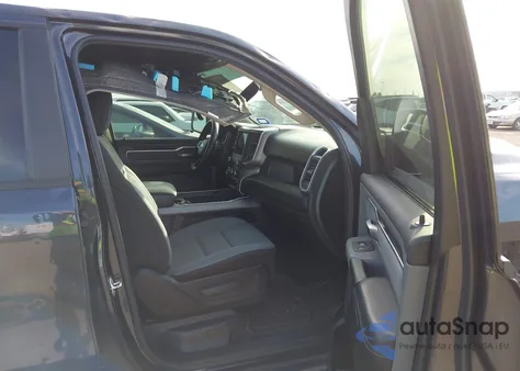 2020 Ram 1500 Big Horn 4X4 6'4 Box z USA, uszkodzony, nr VIN 1C6SRFBT3LN281136